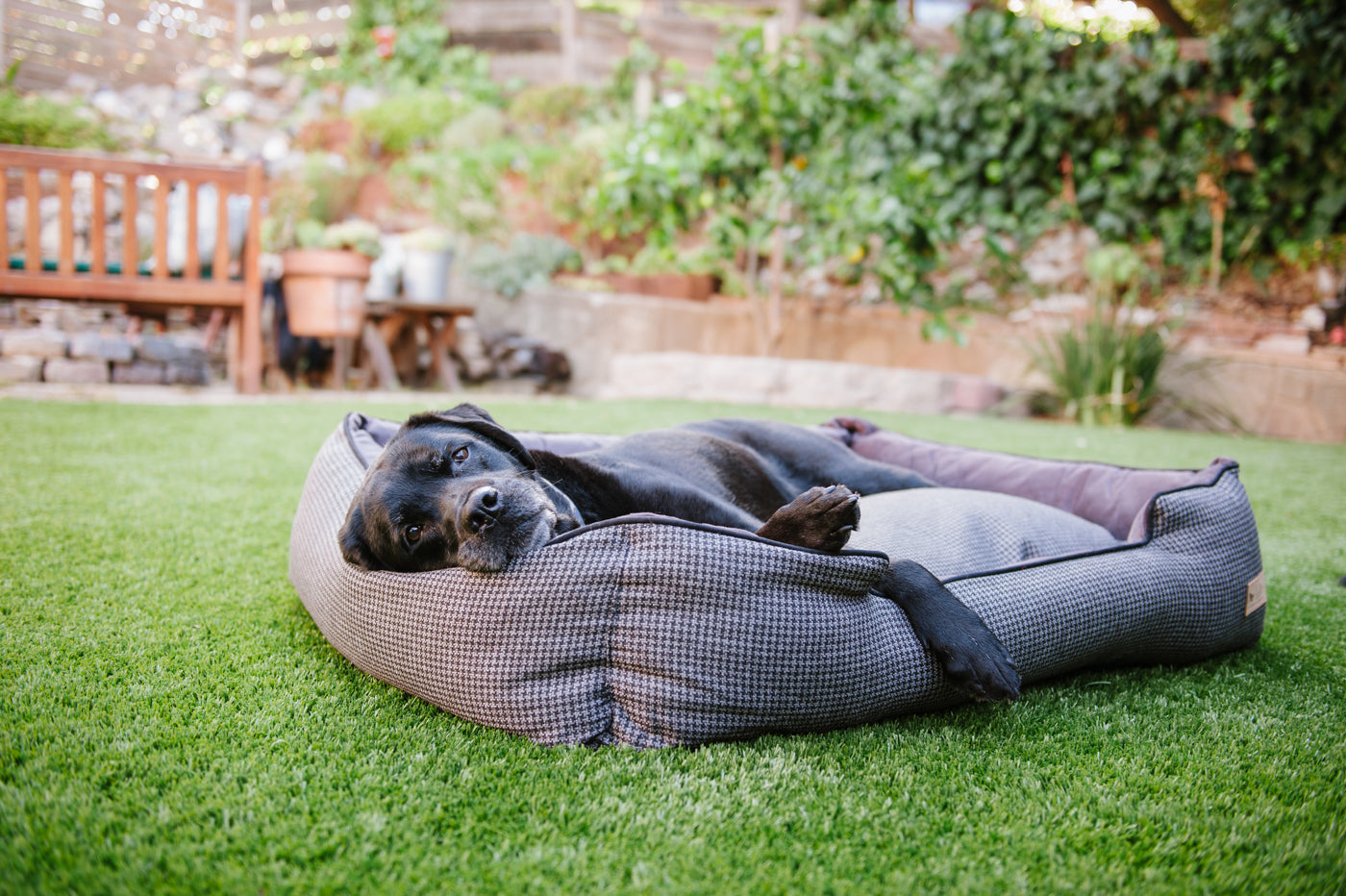 Lounge Bed: Houndstooth Shadow Grey